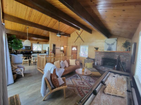 Cresta Lunar- Cozy and Modern 2 Bedroom Cabin Big Bear Lake